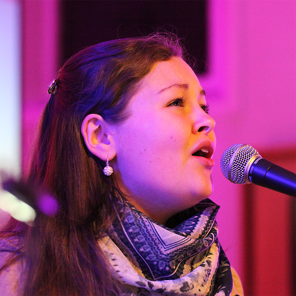 Bild einer Sängerin der Federseeband