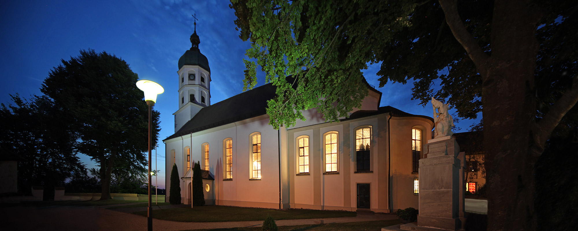 Pfarrkirche Seekirch bei Nacht