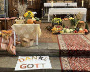 Kirche-Oggelshausen_Erntedank-Altar-2025